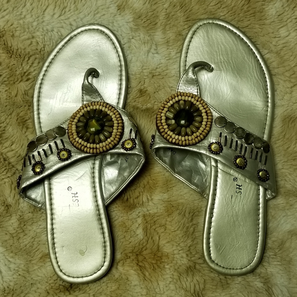 👙Go Fresh brand sandal flats with beaded detailing